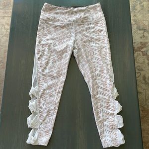 Knockout Victoria’s Sport leggings